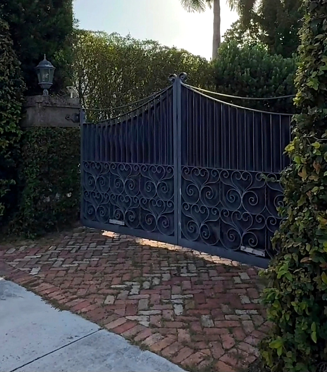Automated ornamental swing gate for private compounds and luxury residential villas in Nairobi